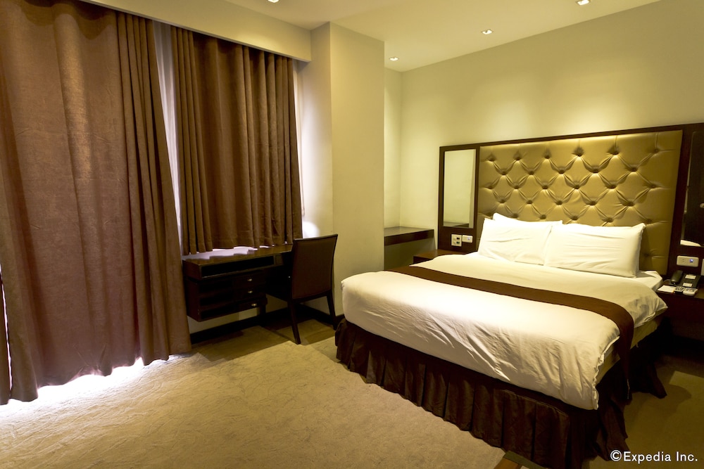 Castle Peak Hotel