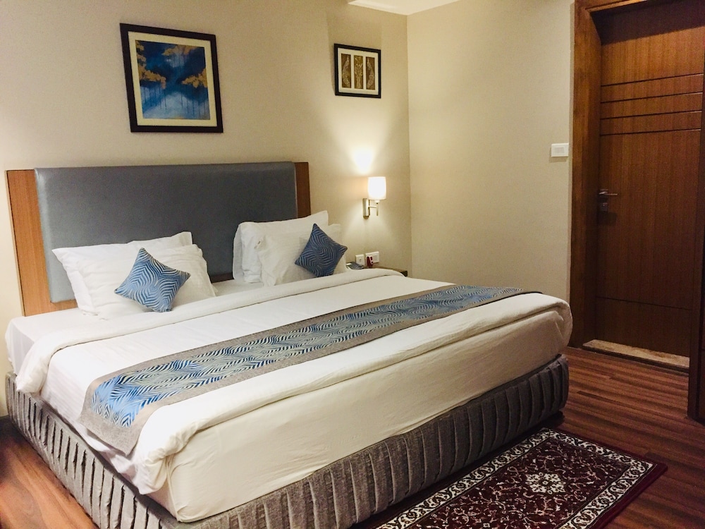 Pipul Padmaja Premium Hotel and Convention
