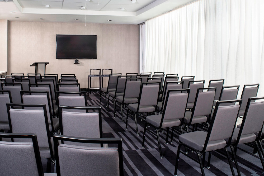 Courtyard by Marriott New York Manhattan / Central Park