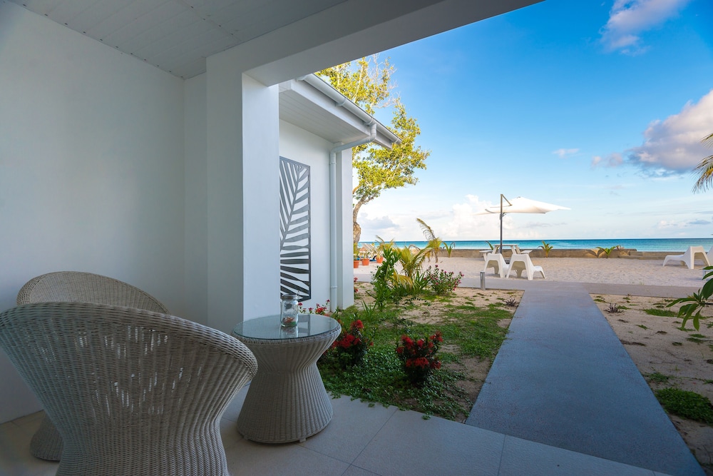 Le Nautique Luxury Beachfront Apartments