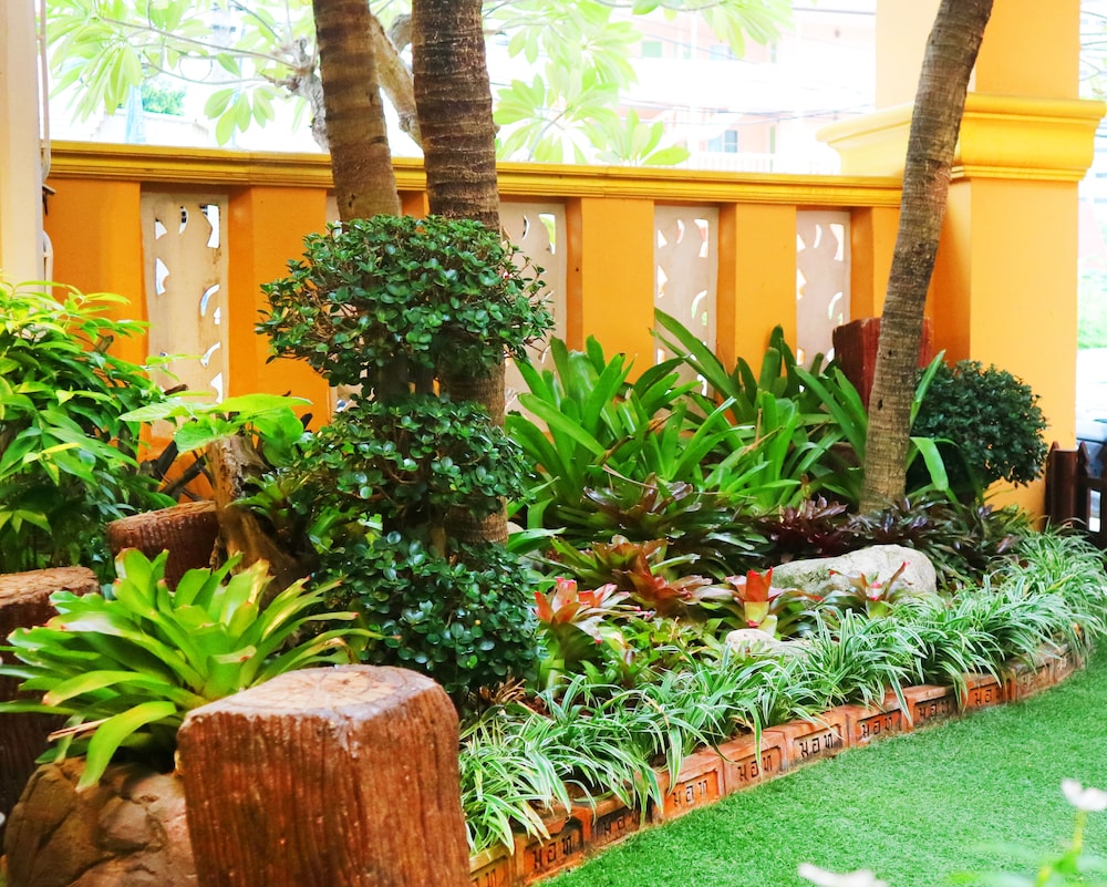 Aiyaree Place Hotel