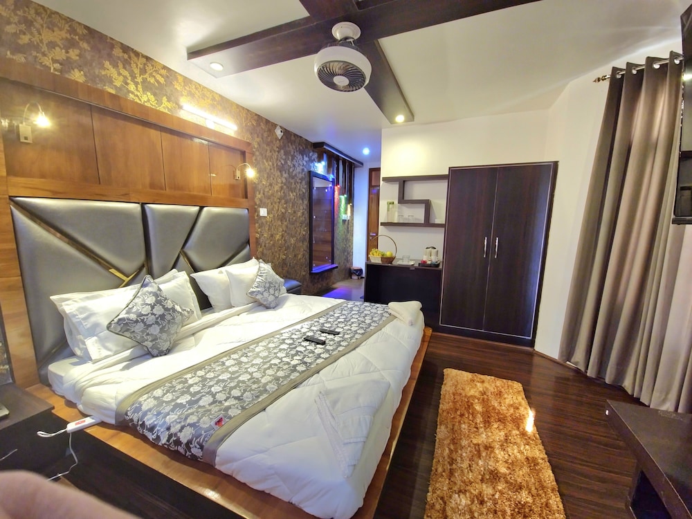 Seven Hills Hotel Srinagar