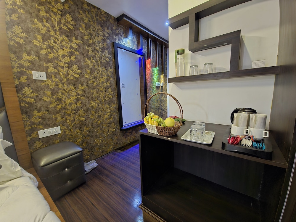 Seven Hills Hotel Srinagar