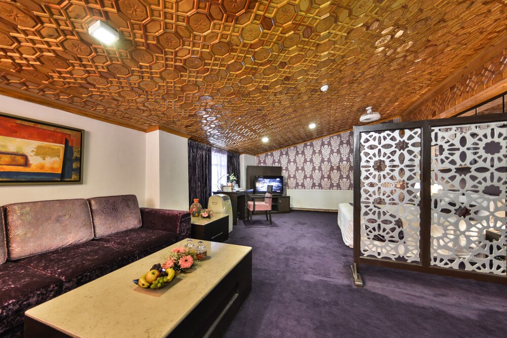 Batra Hotels & Residences
