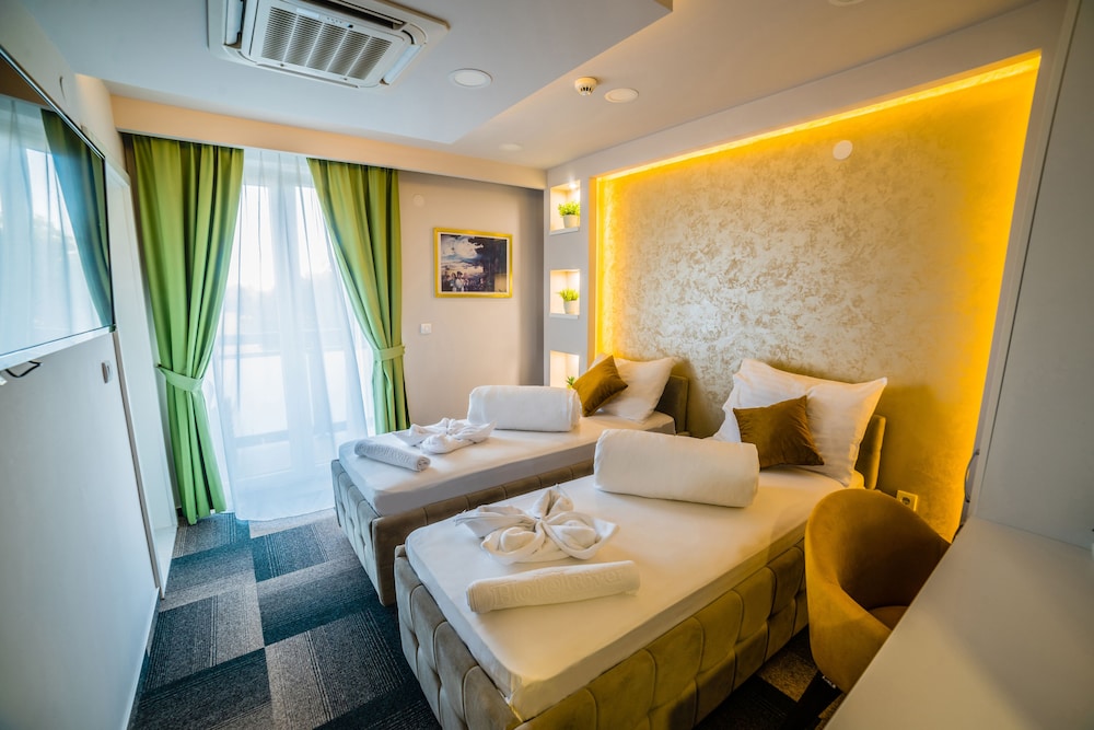 Hotel River