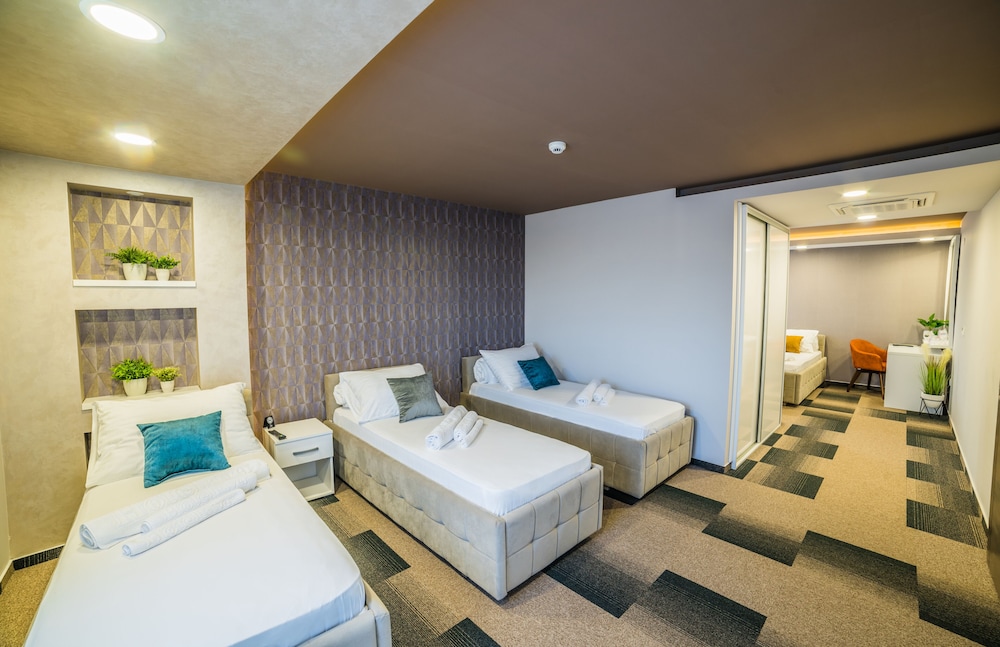 Hotel River