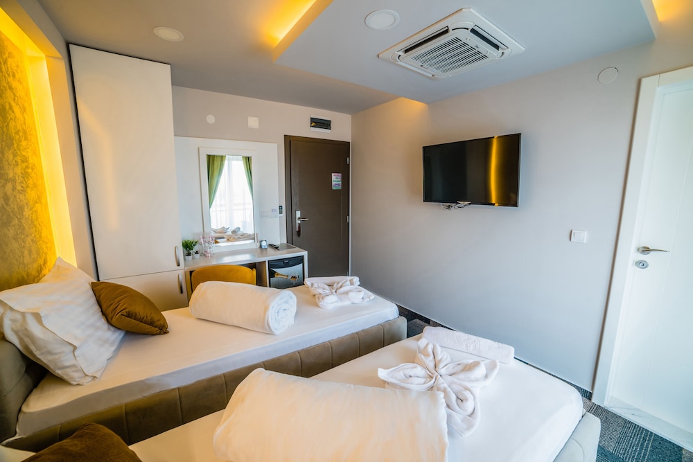 Hotel River