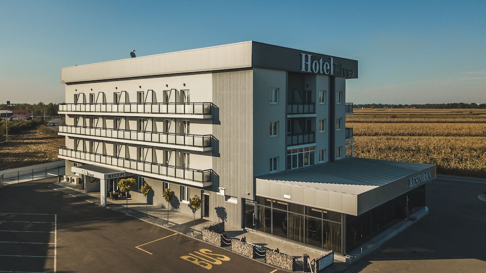 Hotel River