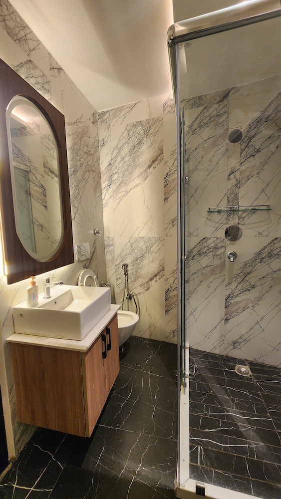 Apple Orchard Resort by Royal Collection Hotels (EV Charging Facility)