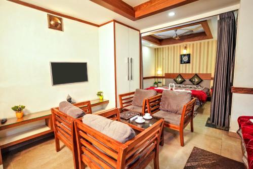 Mayur Hotel Bar And Restaurant