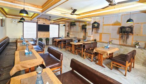Mayur Hotel Bar And Restaurant