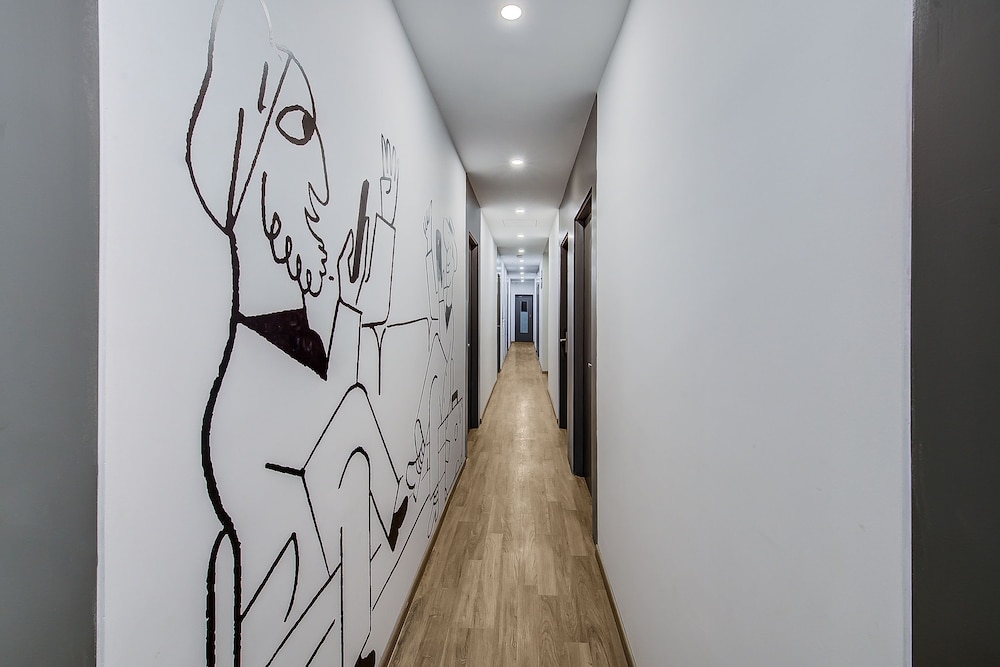 OYO Townhouse 71 Khar West Station
