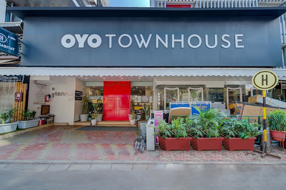 OYO Townhouse 71 Khar West Station