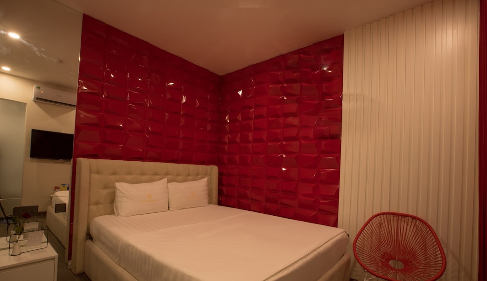Golden Hotel 2