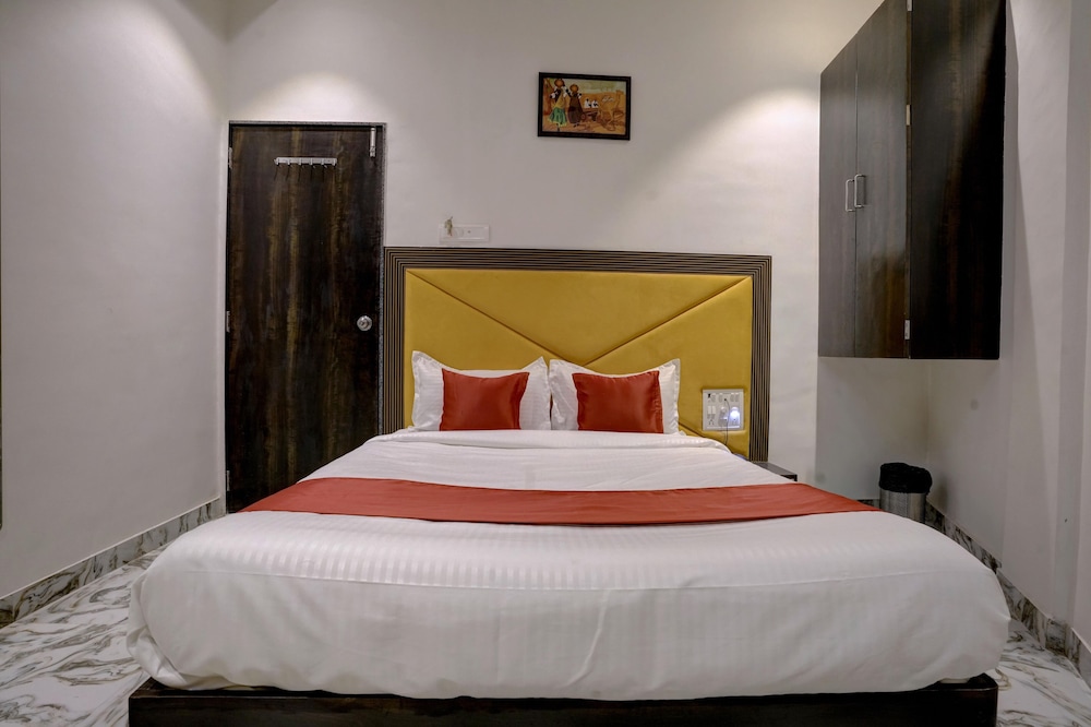 Hotel Golden Palace Residency
