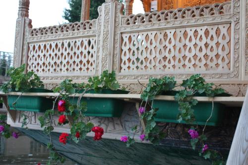 Khilona Group of Houseboats
