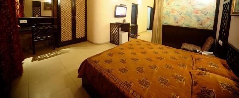 Jullundur Hotel & Restaurant