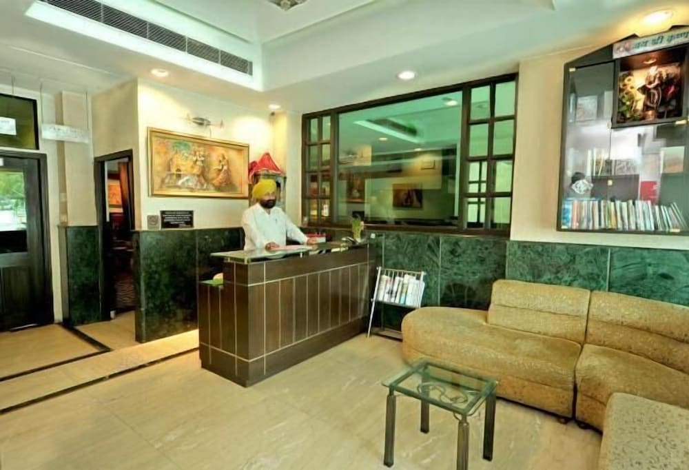 Jullundur Hotel & Restaurant