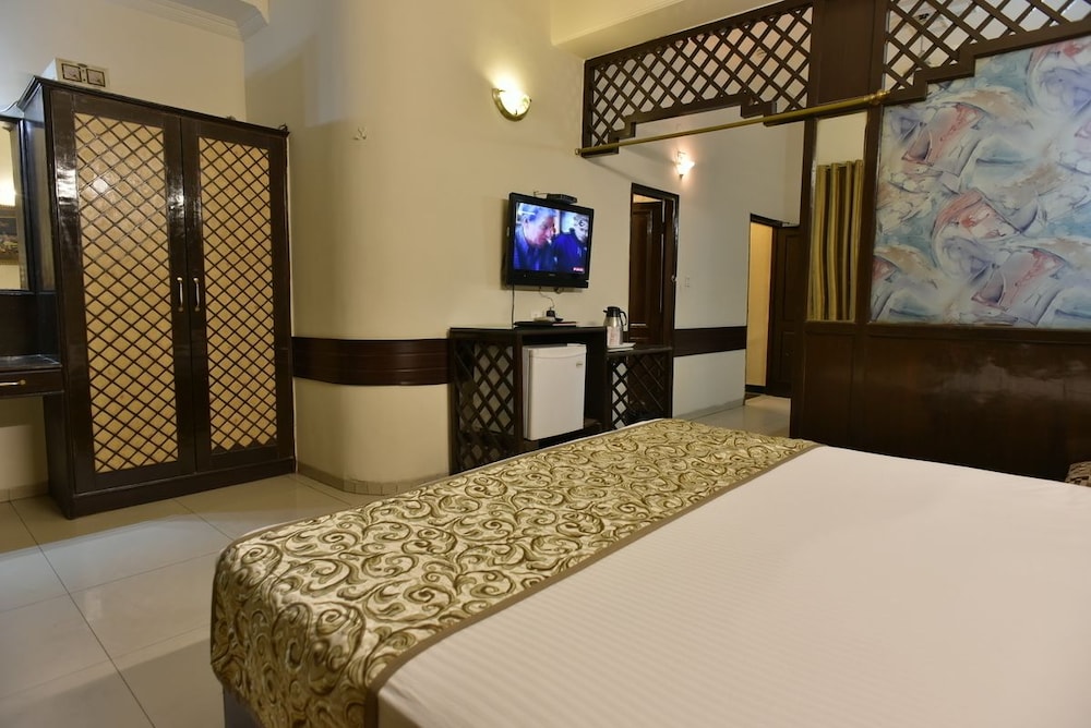 Jullundur Hotel & Restaurant