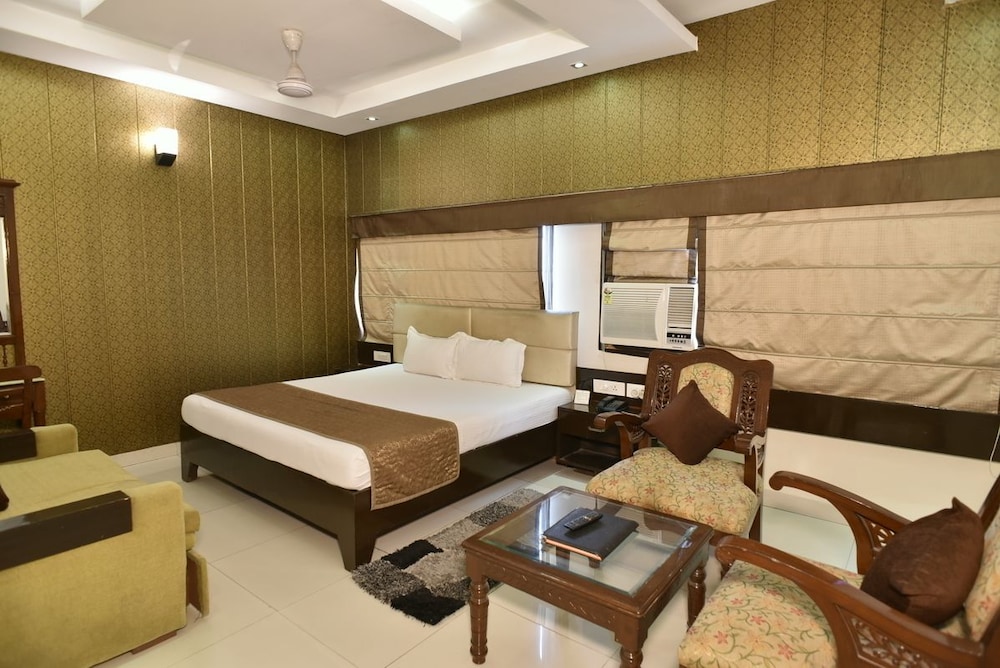 Jullundur Hotel & Restaurant