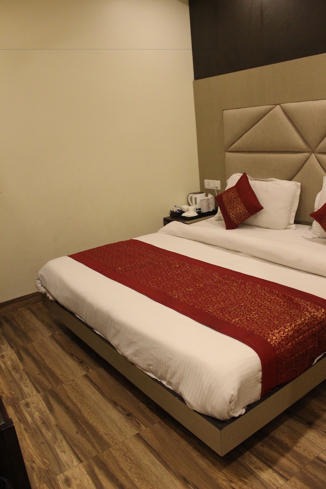 Hotel Gauranga @ New Delhi Railway Station (Couple Friendly)