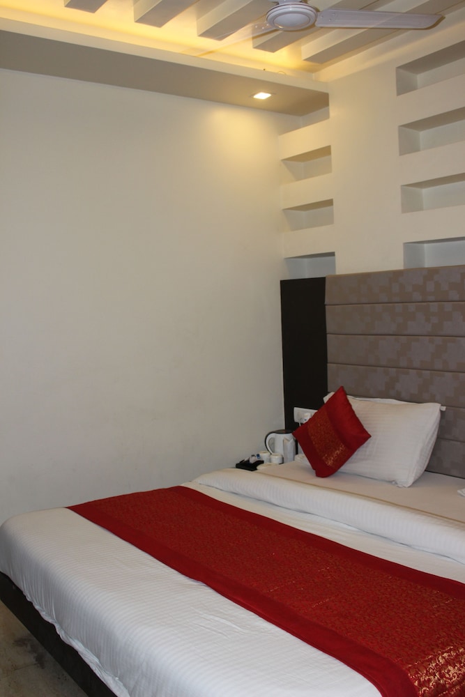 Hotel Gauranga @ New Delhi Railway Station (Couple Friendly)