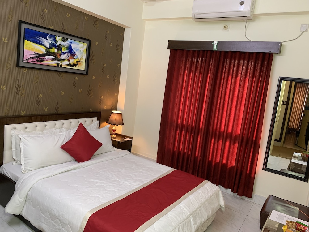 Grand Circle Inn Hotel & Suites