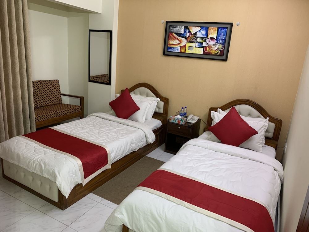 Grand Circle Inn Hotel & Suites
