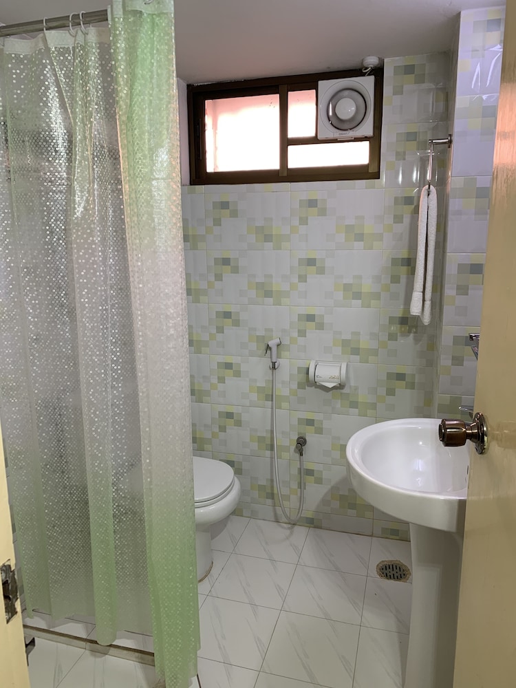 Grand Circle Inn Hotel & Suites