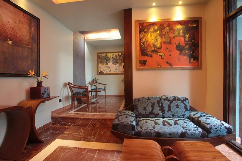 Mint Queensway Suites Near Ulsoor Lake