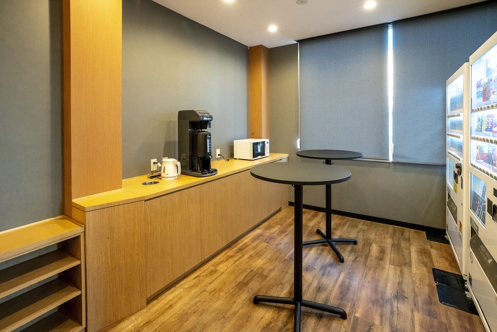R9 Hostel Tochigi station