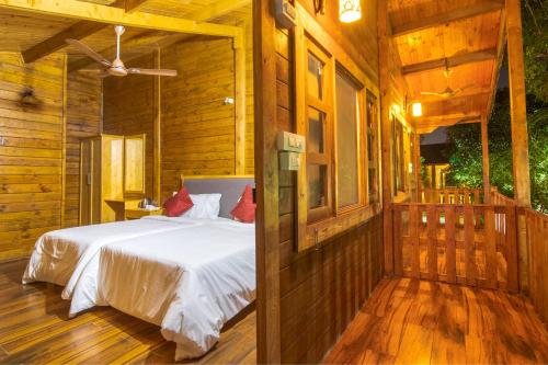Brown Town Resort & Spa