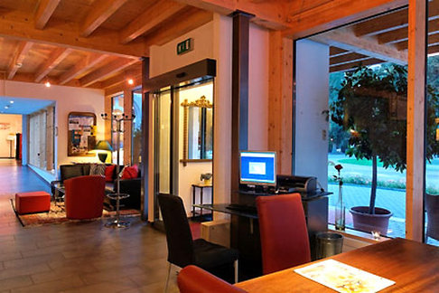 Carlton-Europe Vintage Adults Hotel