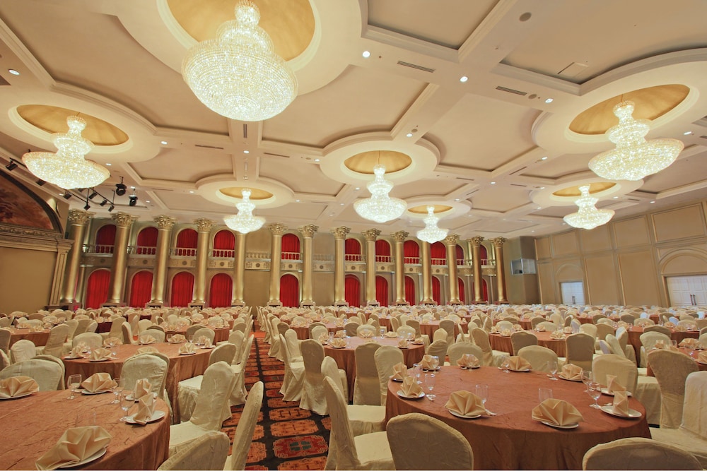 Harmoni One Convention Hotel & Service Apartments