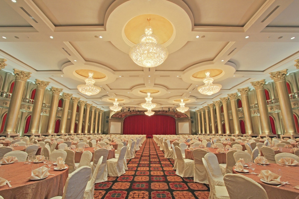 Harmoni One Convention Hotel & Service Apartments