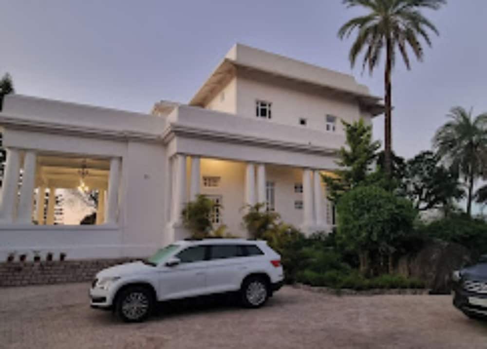 The Altus - A Luxury Homestay