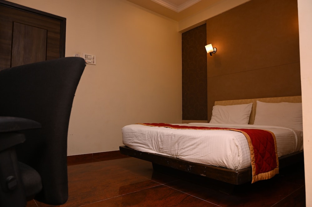 Hotel Center Point Solapur