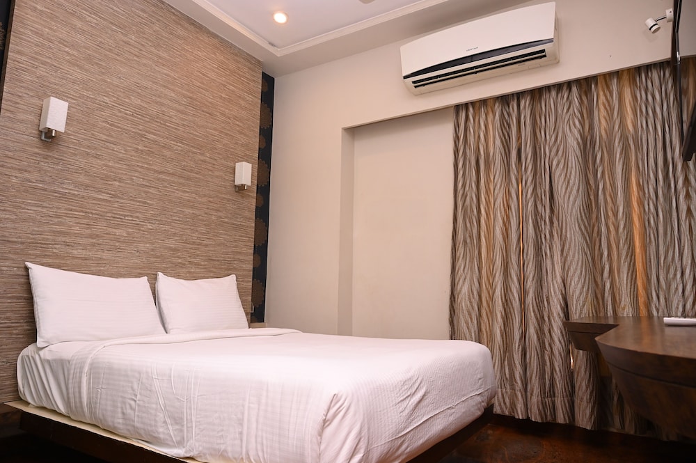 Hotel Center Point Solapur