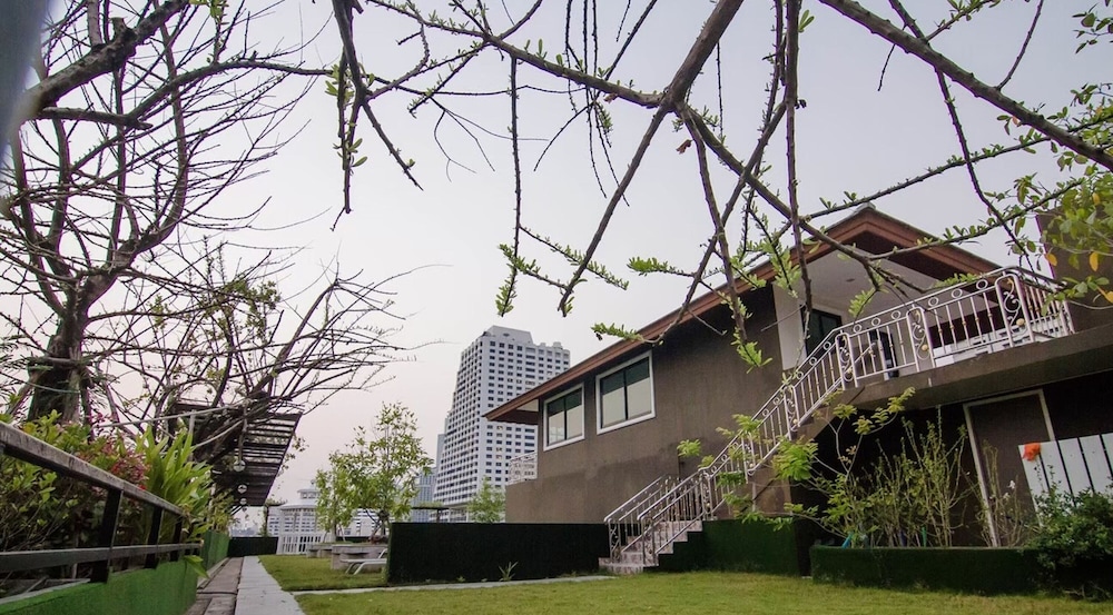 Hope Land Hotel Sukhumvit 8