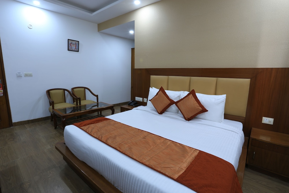 OYO 9011 Hotel Lohmod