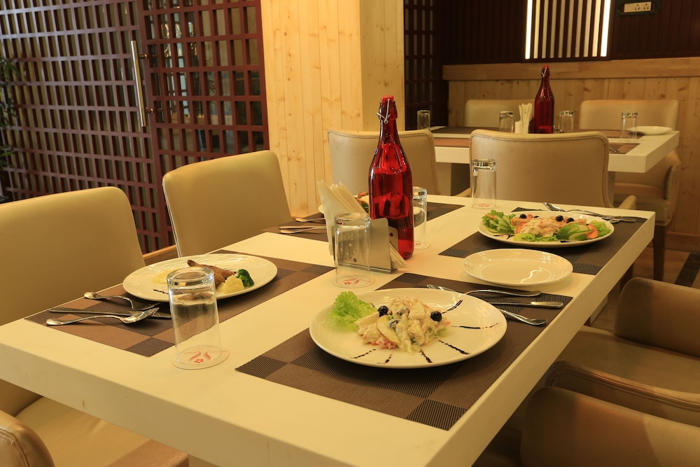 OYO 9011 Hotel Lohmod