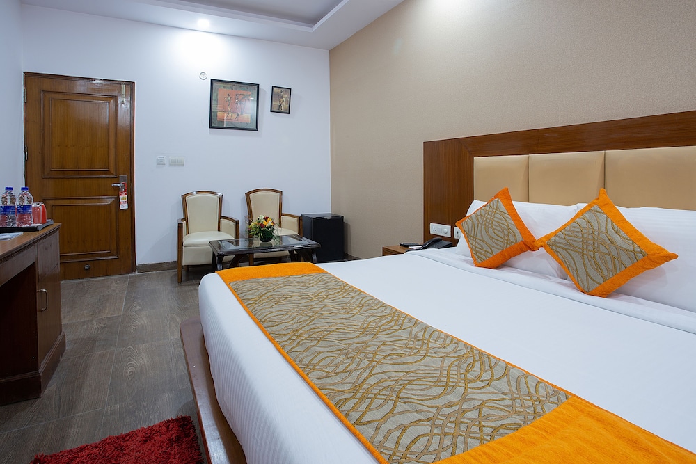 OYO 9011 Hotel Lohmod
