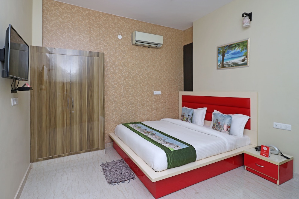 Oyo 10223 Hotel Clouds 21