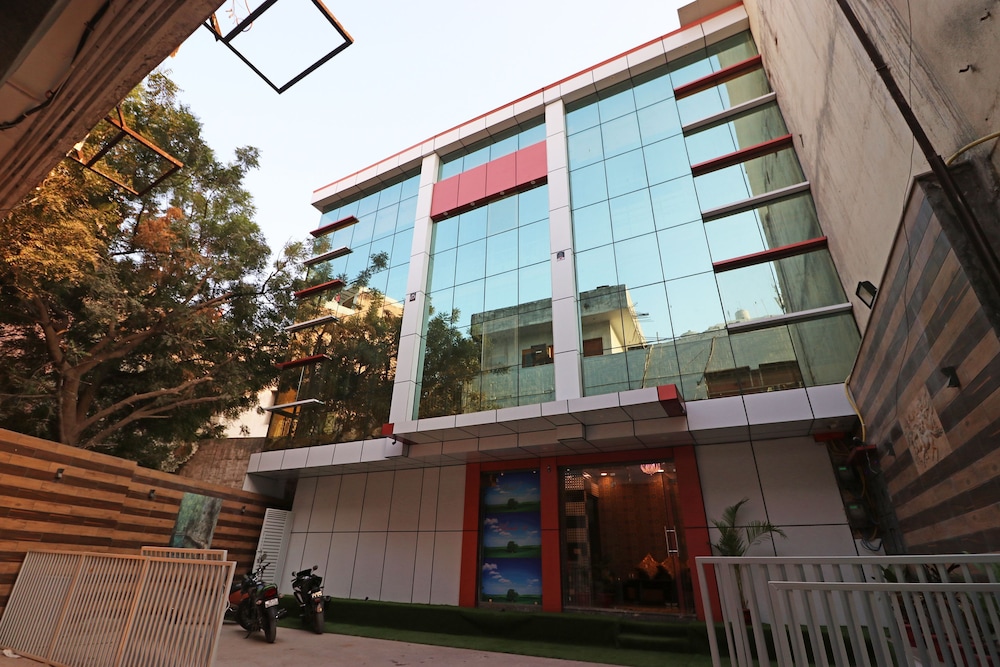 Oyo 10223 Hotel Clouds 21
