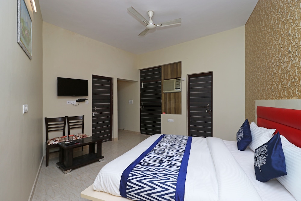 Oyo 10223 Hotel Clouds 21