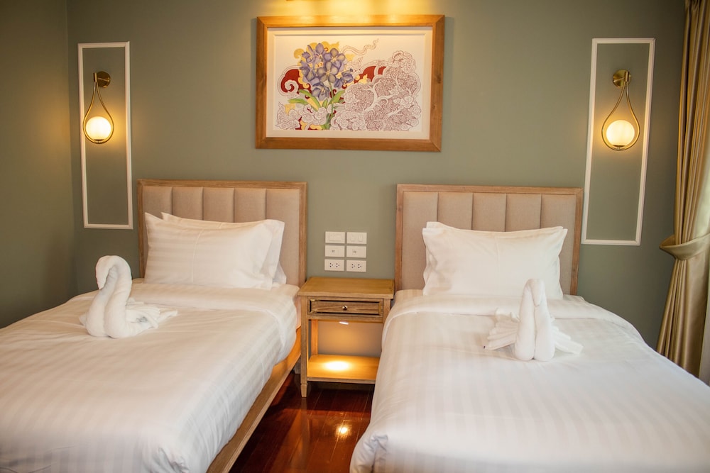 siri grand bangkok hotel