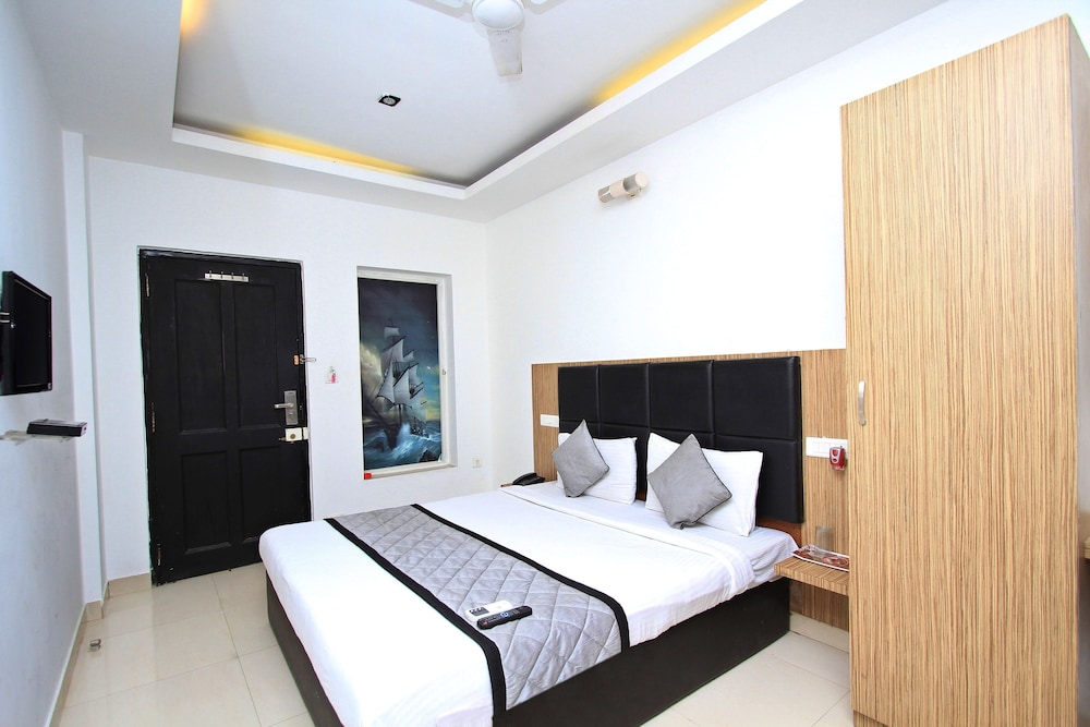 OYO 7558 Galaxy Comfort Inn