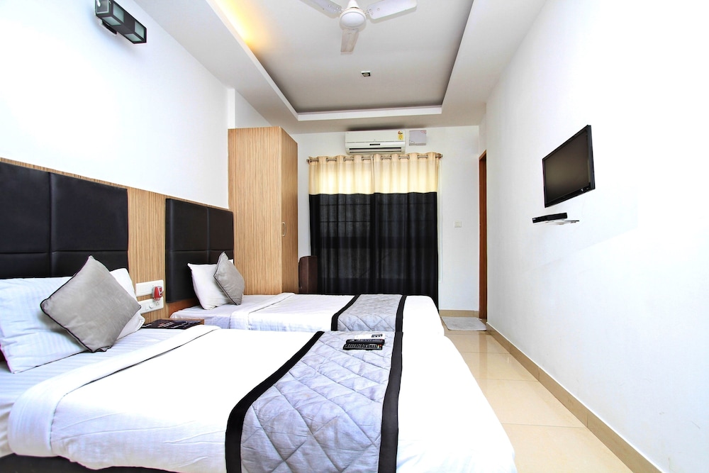 OYO 7558 Galaxy Comfort Inn