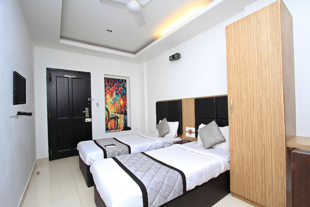 OYO 7558 Galaxy Comfort Inn
