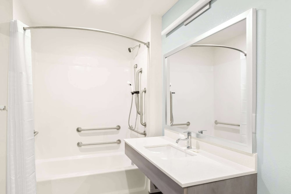 Woodspring Suites Savannah West Chatham Parkway